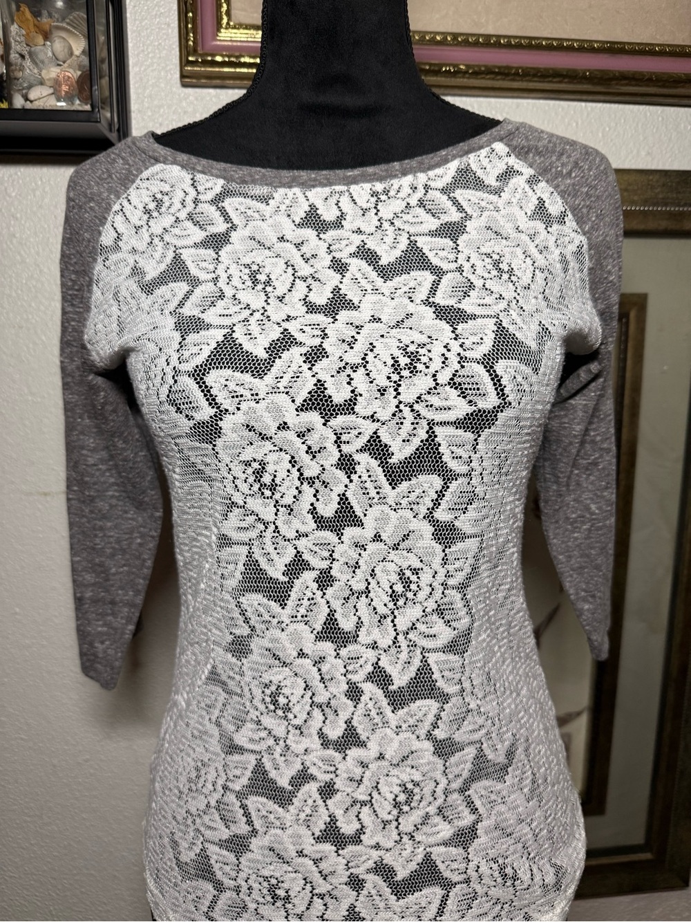 Vintage dELiA*s Sheer Floral Lace Raglan Tee - Mid 2000s Mall Era •Size Jr. M•